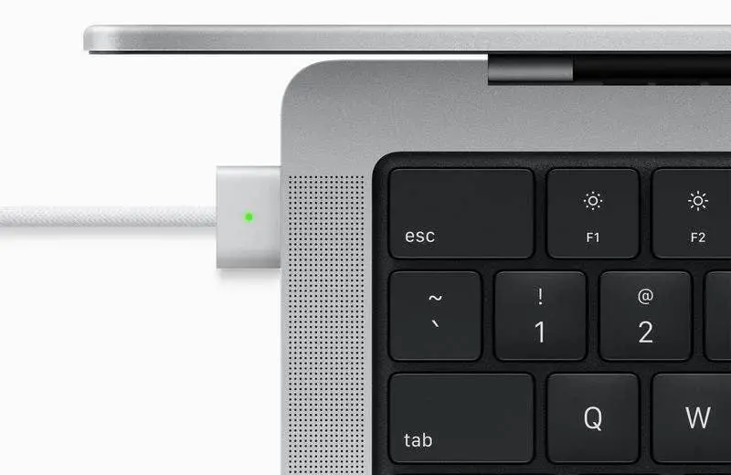 2022 macbook air magsafe charging