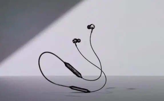 akg y100 e1536988865362