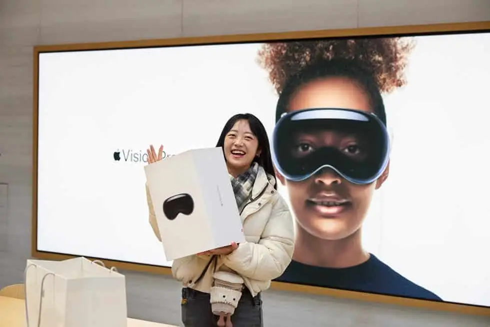 apple vision pro availability customer purchase