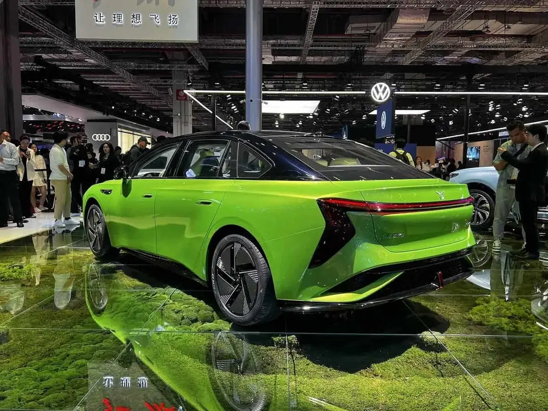hongqi e001 3