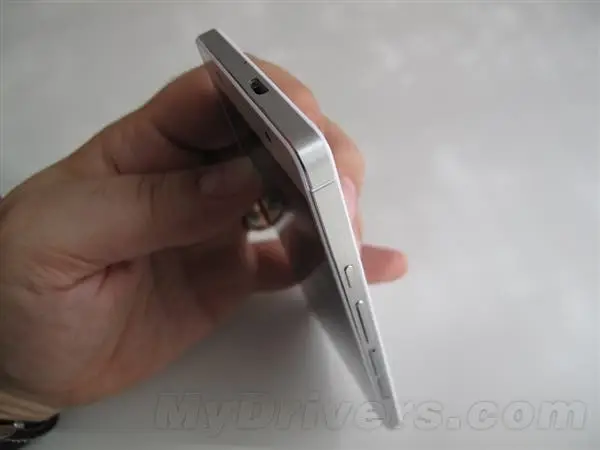 leaked huawei ascend p6 hands on 1