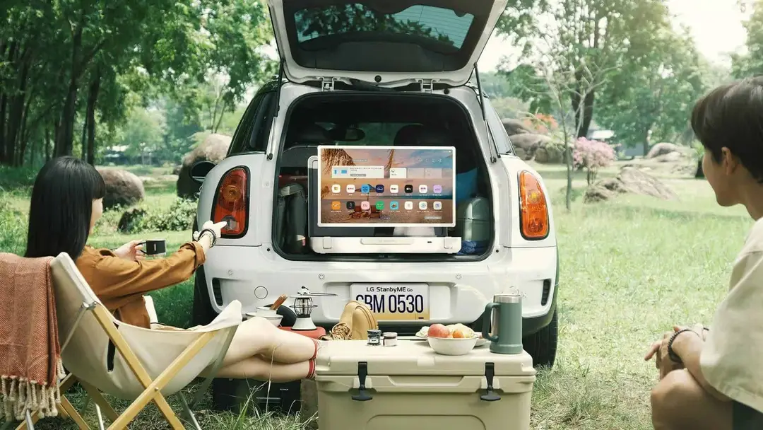 lg stanbyme go 27lx5 2023 lifestyleimage camping 2 1