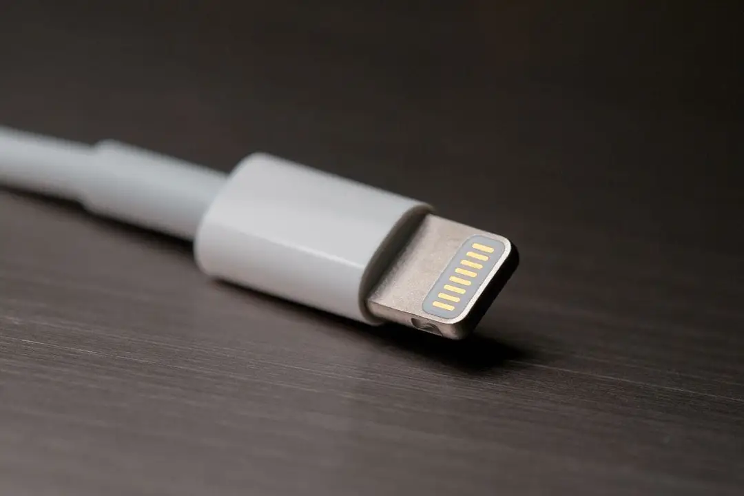 lightning connector 5a33e73796f7d00036afe5c8