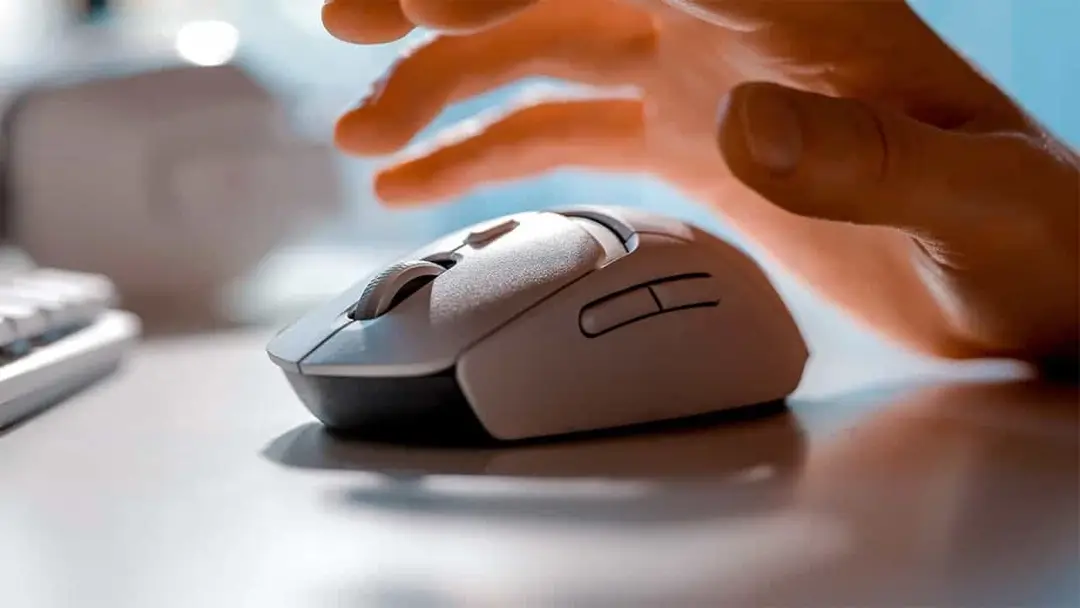 logitech g309 ergonomics