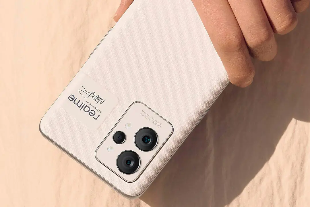 realme gt 2 pro camera close