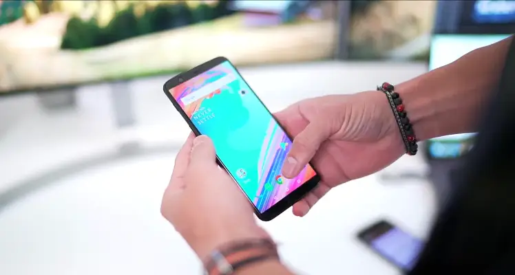 screenshot 2017 11 15 oneplus 5t unboxing and hands on slashleaks1