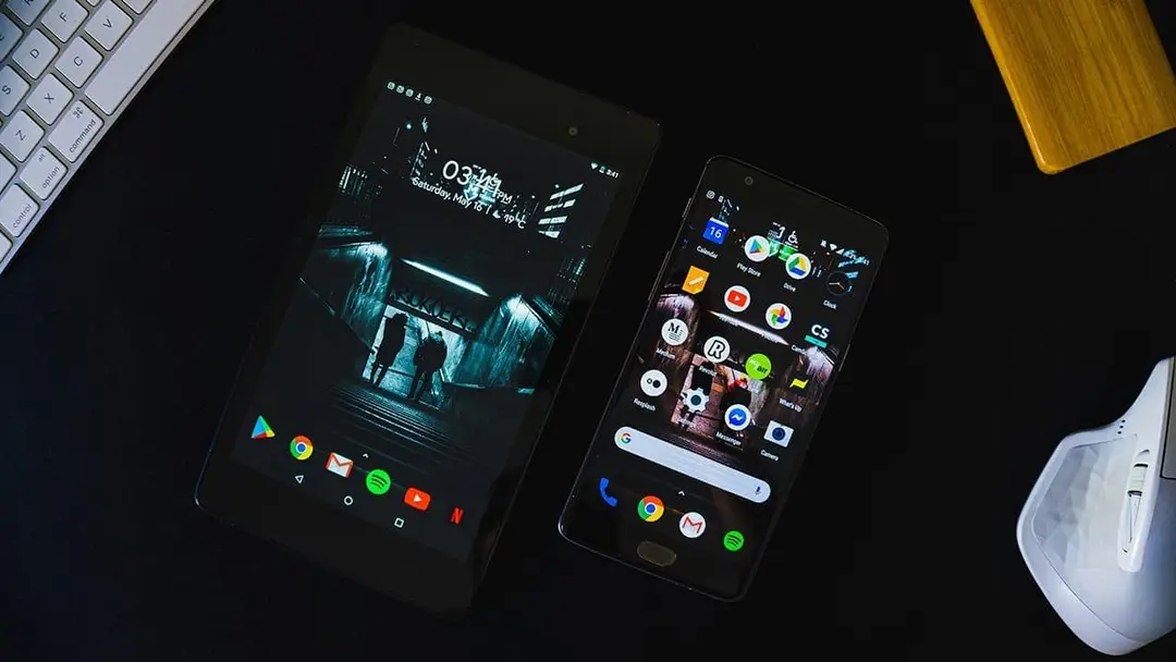 the average tech guy dsmdqiyduau unsplash