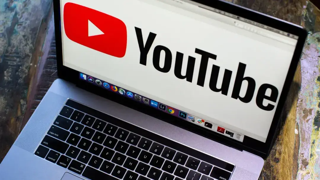 youtube logo laptop 4692
