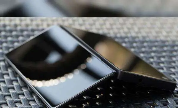 zte foldable smartphone
