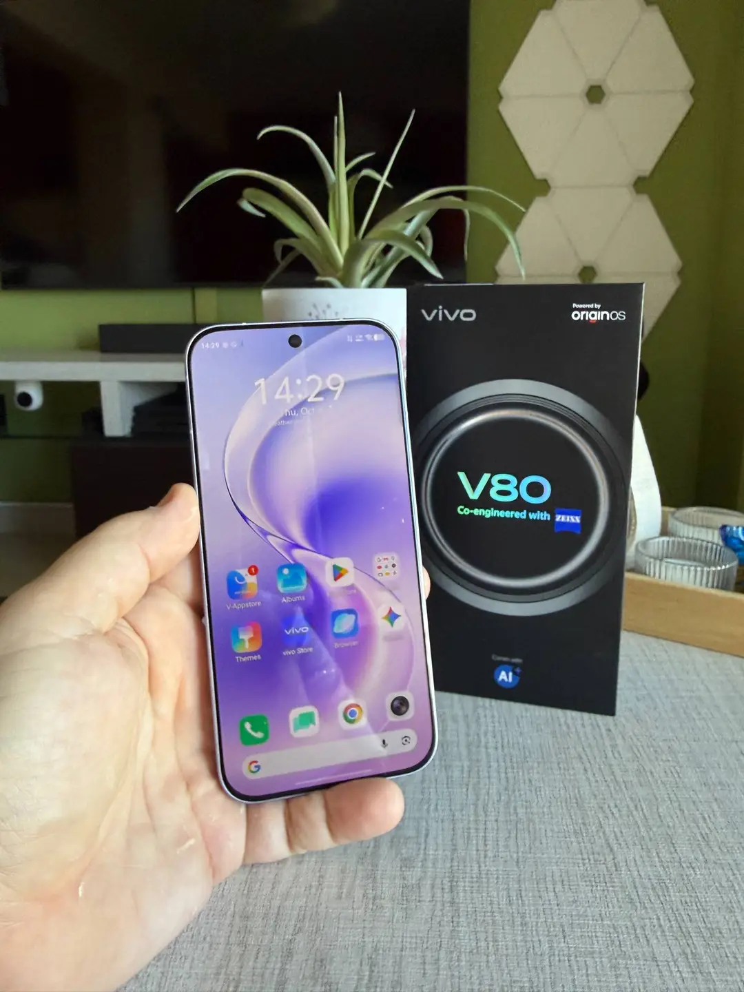 The Mid-Range Portrait Beast: Testing the 512GB Vivo V80