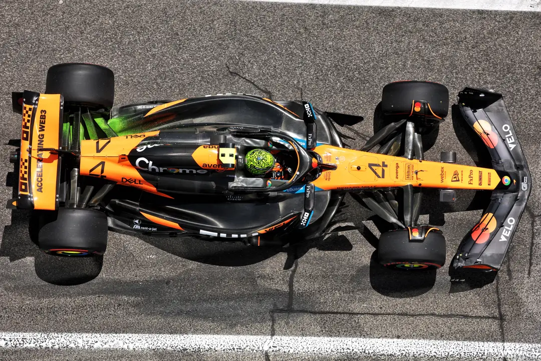 Norris' MCL39 with flow-viz on the rear left corner