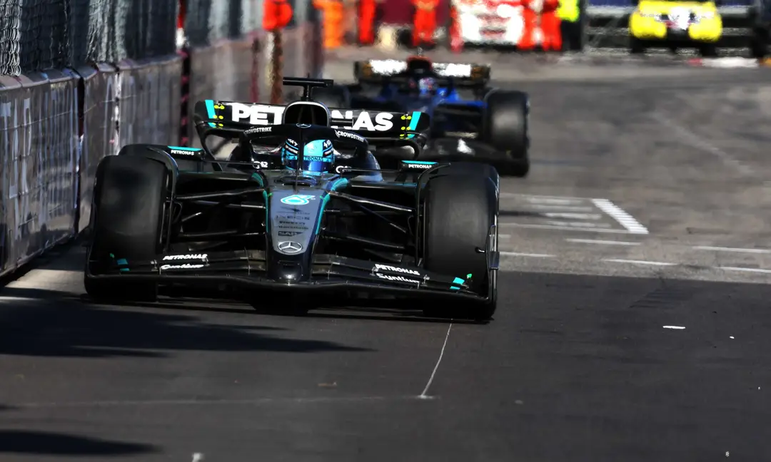 George Russell overtakes Alex Albon in Monaco