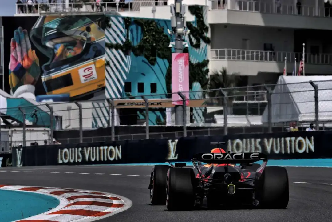 Verstappen tijdens zijn kwalificatieronde in Q3 in Miami