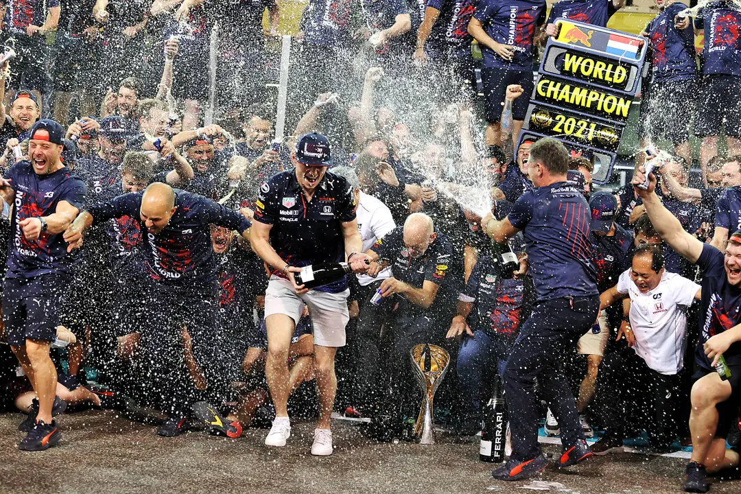 verstappen abu dhabi 2021 champion