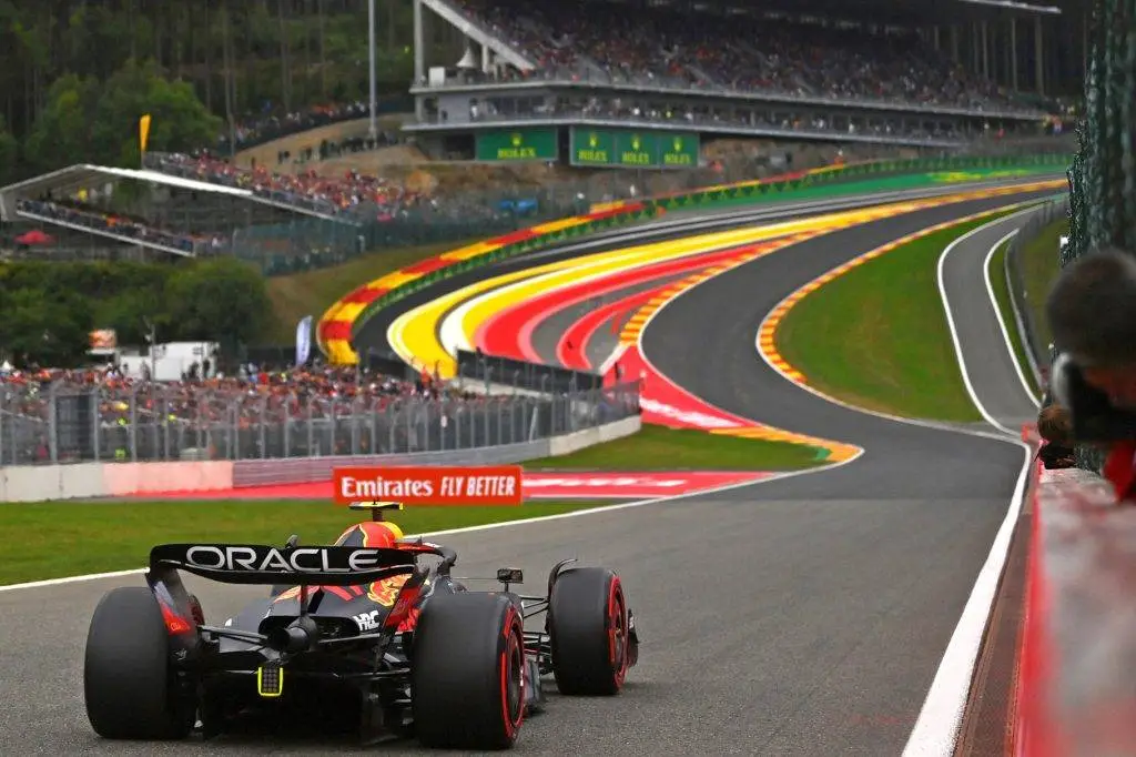Attacking-Eau-Rouge-1024x682