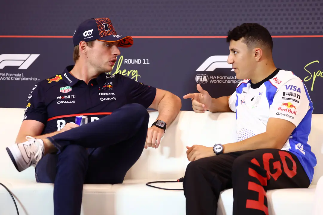 Max Verstappen en Isack Hadjar