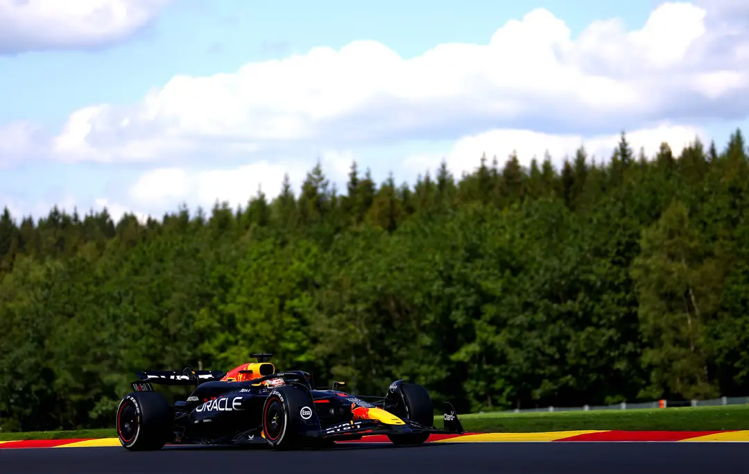 Max Verstappen in actie in zijn RB21 - Red Bull Contentpool