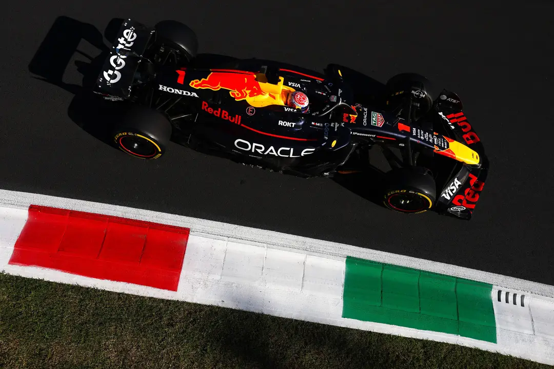 Max Verstappen op de baan in Monza - Red Bull Contentpool