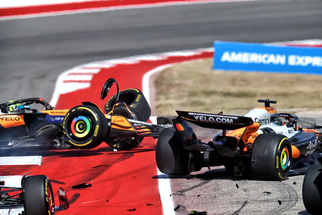 lando-norris-oscar-piastri-austin-crash