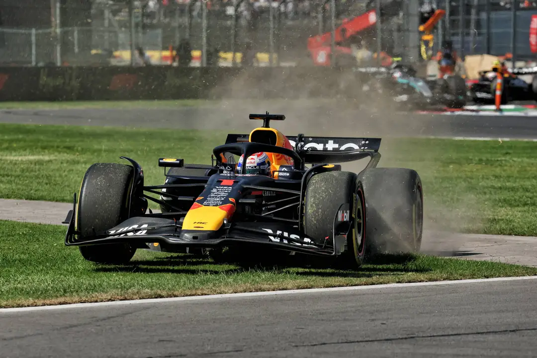 Max verstappen-cutting grass-mexico-red bull-racepictures-jPEG