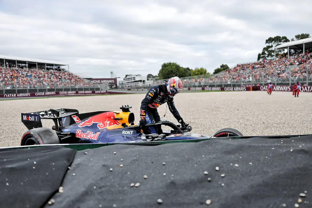 max-verstappen-red-bull-australia-crash-jpg