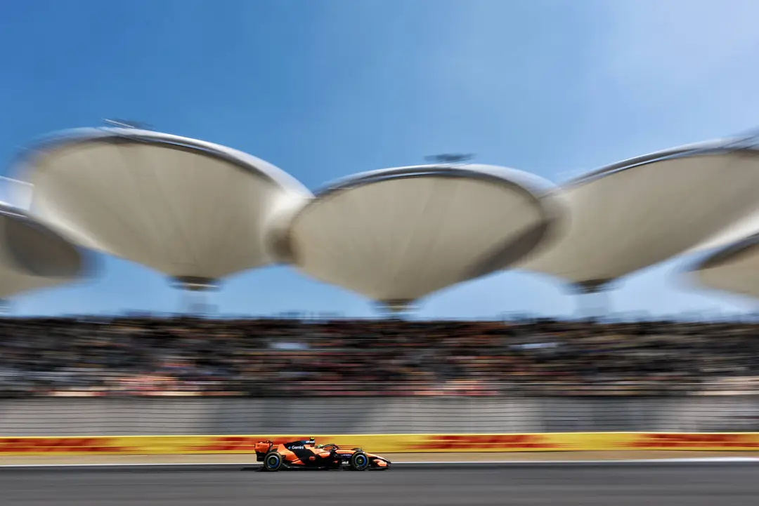 McLaren op het Shanghai International Circuit - Foto: Race Pictures