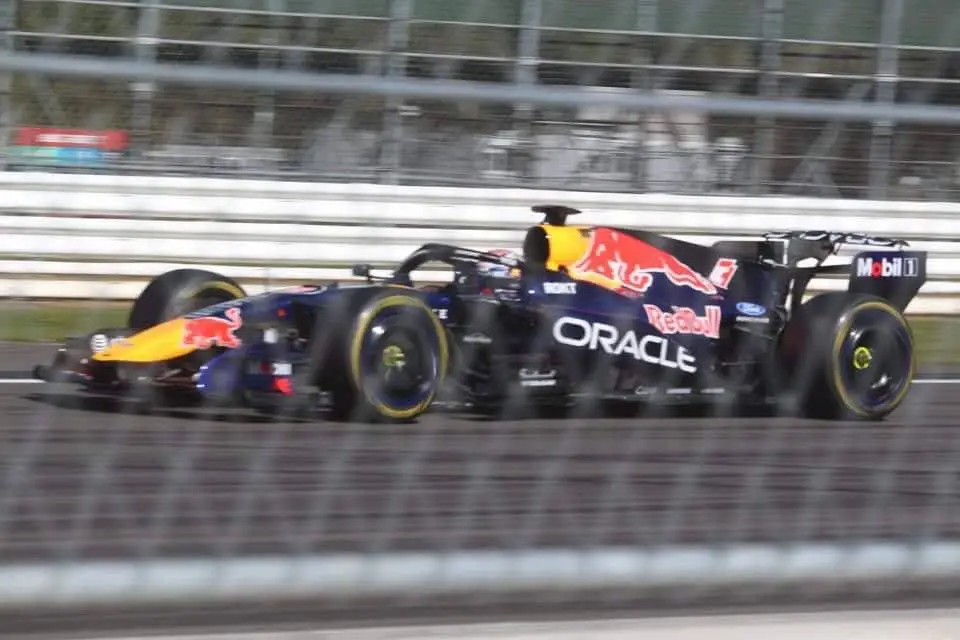 silverstone-filmdag-rb22-verstappen