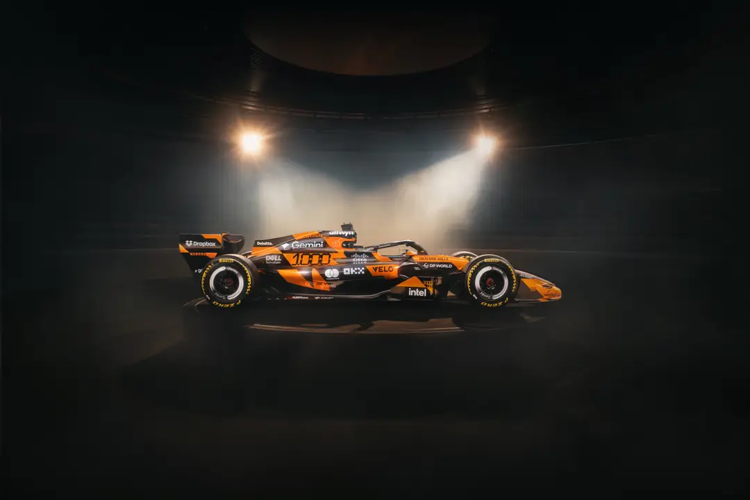 MCL40_1000_Livery_Hero