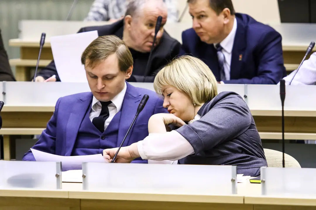 Paskutinis šių metų tarybos posėdis. L. Mikalauskas ir J. Kupčinskienė