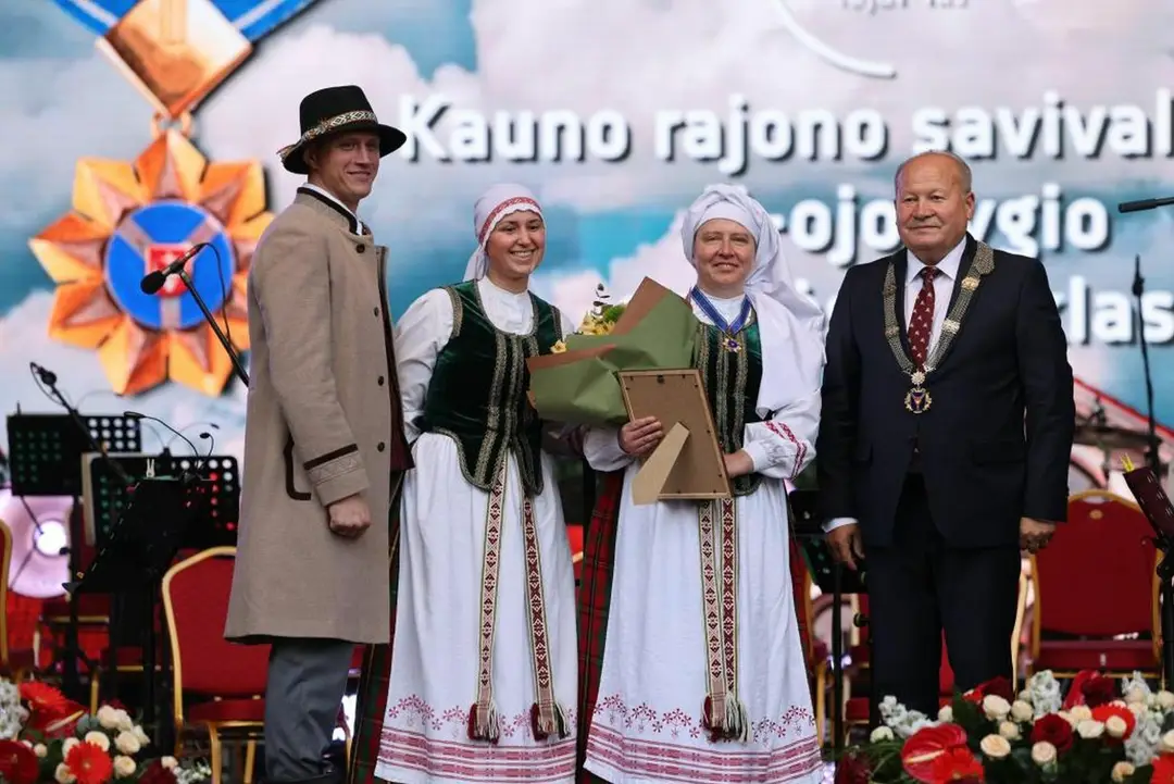 Raudondvario dvare įteikti Kauno rajono garbės ženklai / E. Mališausko ir J. Kinderytės nuotr.