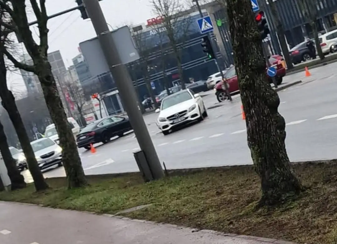 Avarija Savanorių pr. / Skaitytojos nuotr.