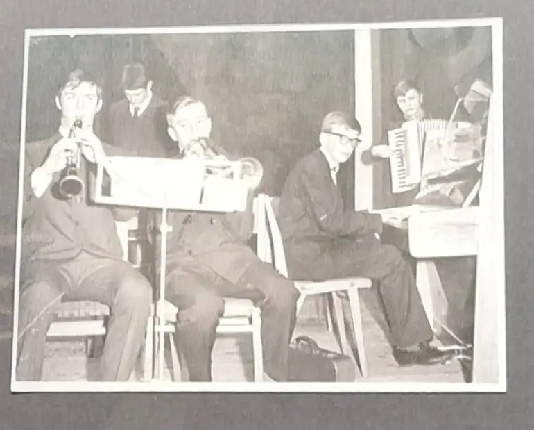 7 klasėje J. Jučo suburtas ansamblis, 1967 m. / J. Jučo asmeninis archyvas