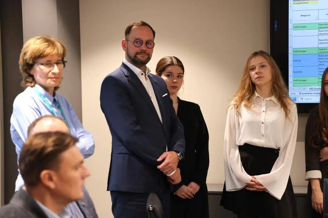 Jaunieji politikos talentai vienai dienai perėmė Kauno rajono savivaldos vairą