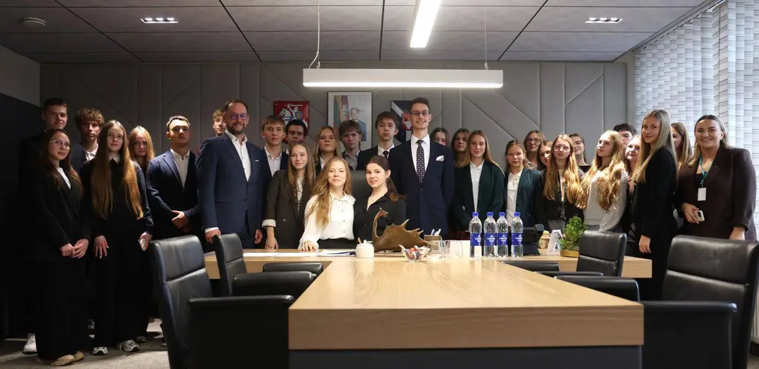 Jaunieji politikos talentai vienai dienai perėmė Kauno rajono savivaldos vairą