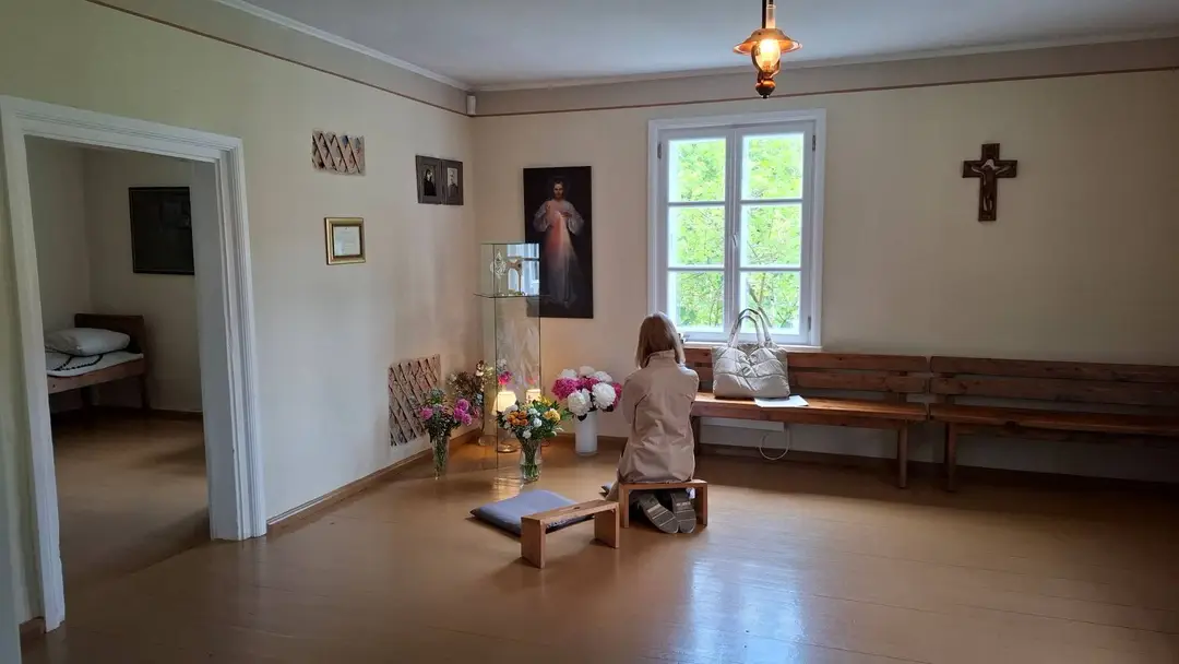Šv. Faustinos namelis – susikaupimui skirta vieta / S. Javaitytės nuotr.