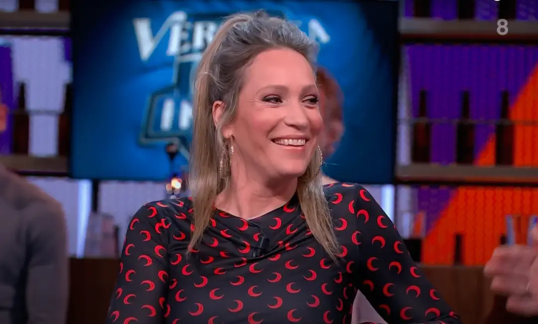 helene hendriks draagt strak truitje bij veronica inside