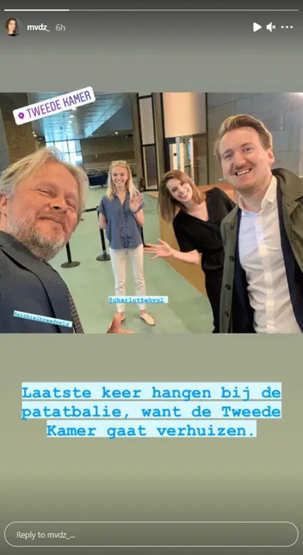 charlotte en marieke samen op binnenhof