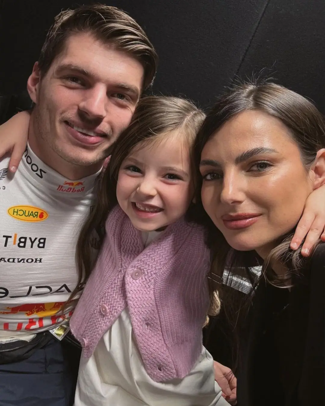 kelly piquet met haar dochter en max verstappen