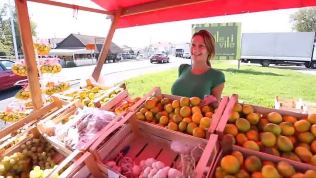kristina mandarina 2