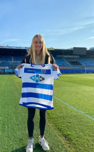 bo van egmond stapt over naar ajax en verbreekt recordbedrag