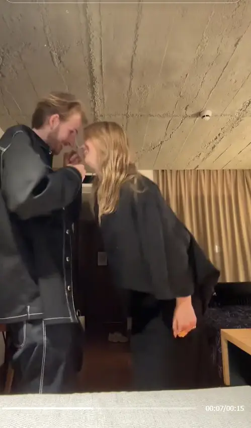 fans blijven vallen over flinke leeftijdsverschil tussen verliefde roxy dekker en koen