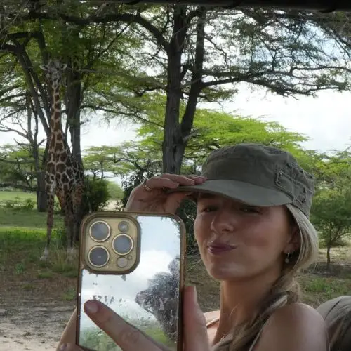 lies zhara giraffe 2