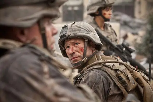 battle los angeles aaron eckhart image 02