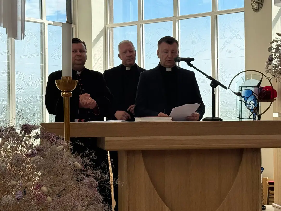 Parapijos perdavimo ceremonija / Nidos Marijos, Krikščionių Pagalbos parapijos nuotr.