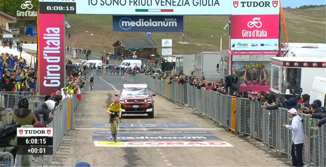 Jonas Vingegaard gewinnt die 7. Etappe des Giro d'Italia 2026