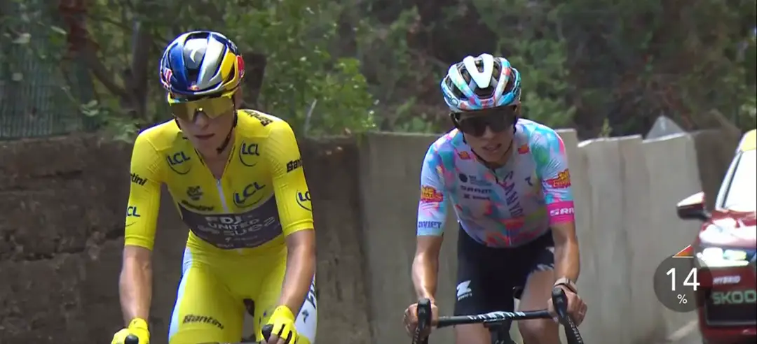 Demi Vollering und Kasia Niewiadoma am Col d’Èze.
