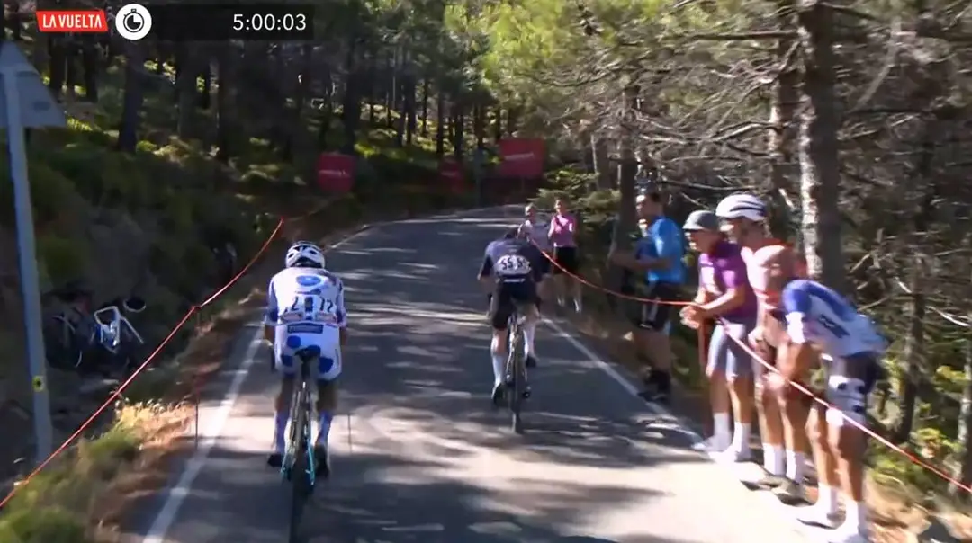 Santiago Buitrago wird im letzten Kilometer von Eddie Dunbar überholt