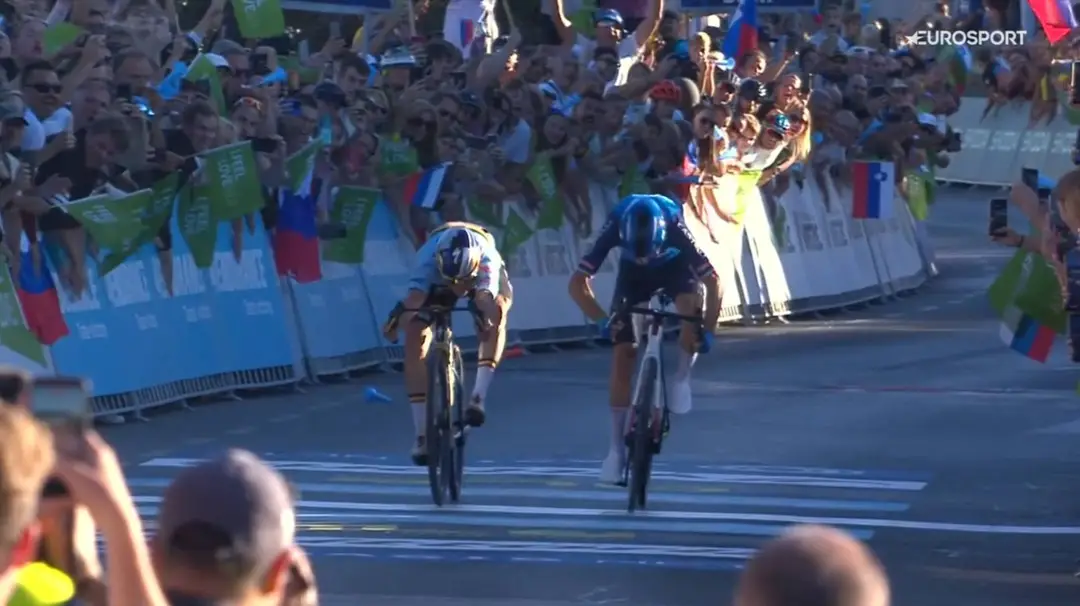 Evenepoel gewinnt die EM 2026 im Fotofinish