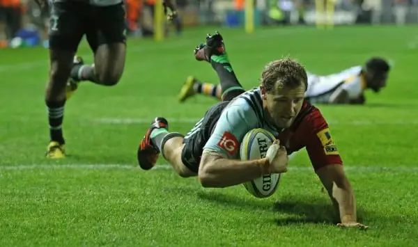 LONDON, ENGLAND - OCTOBER 16: Nick Evans of Harlequins dives in to score a try during the Aviva Premiership match between Harlequins and Wasps at Twickenham Stoop on October 16, 2015 in London, England. (Photo by Steve Bardens/Getty Images for Harlequins)
