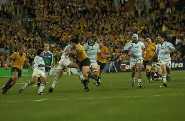 10 OCT 2003 - THE OPENING MATCH OF THE RUGBY WORLD CUP 2003 ( RWC2003 ) AUSTRALIA VS ARGENTINA AT TELSTRA STADIUM IN SYDNEY. AUSTRALIA WON 24-8. (Photo by Patrick Riviere/Getty Images)